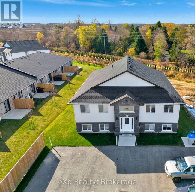 Photo - 27 Malcolm Cres Unit 4