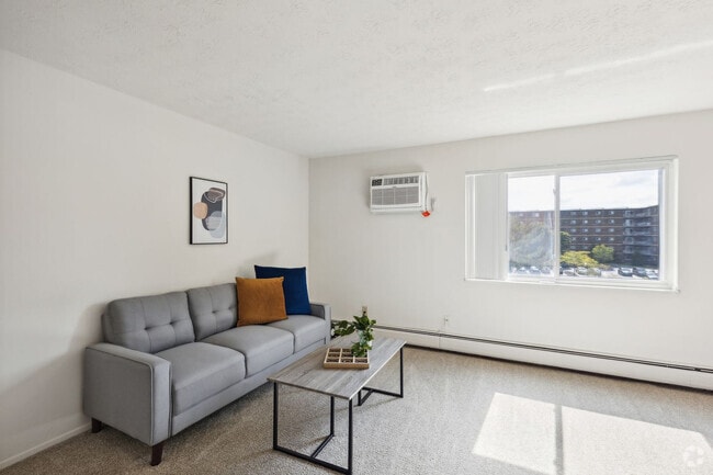Building Photo - 5556 Broadview Rd Rental