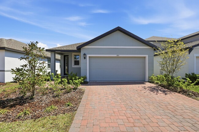 Photo - 205 Links Ter Blvd