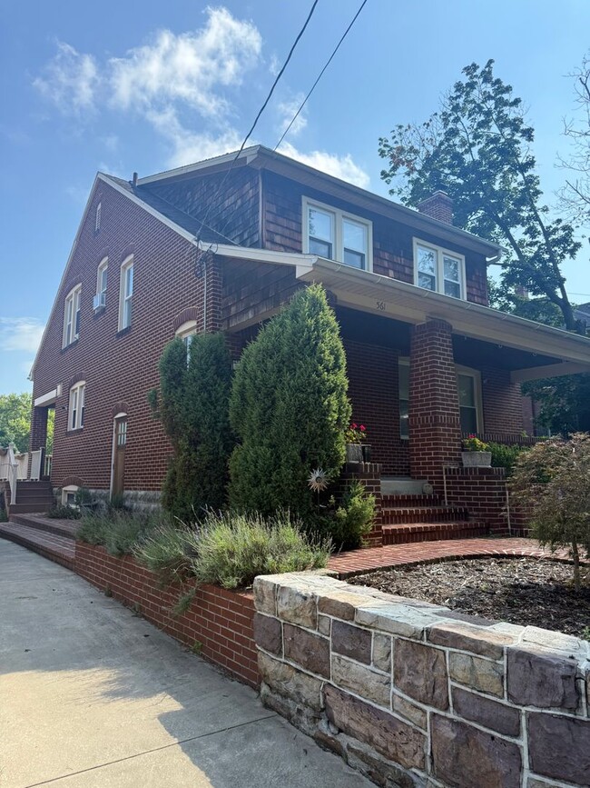 561 Montgomery Ave