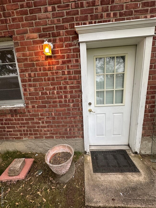 Photo - 809 Hampshire Rd