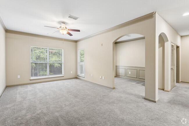 Windsor 1BR, 1BA - 955SF - Living Room - Eagle's Brooke