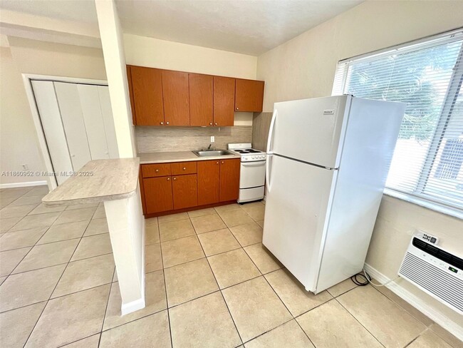 Building Photo - 690 NE 85th St Unit 4D Rental