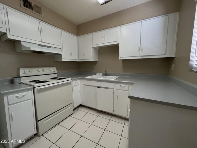 Photo - 26 W 6th Pl Apartment Unit 3