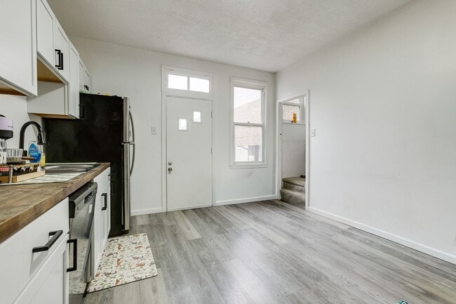 Photo - 949 Freeland St
