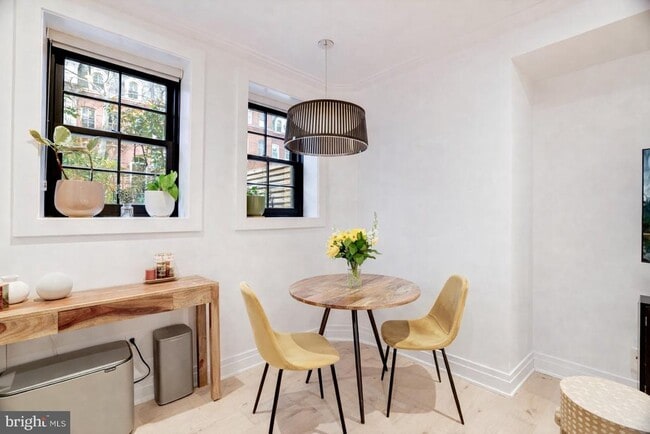 Building Photo - 1204 Q St NW Unit 1