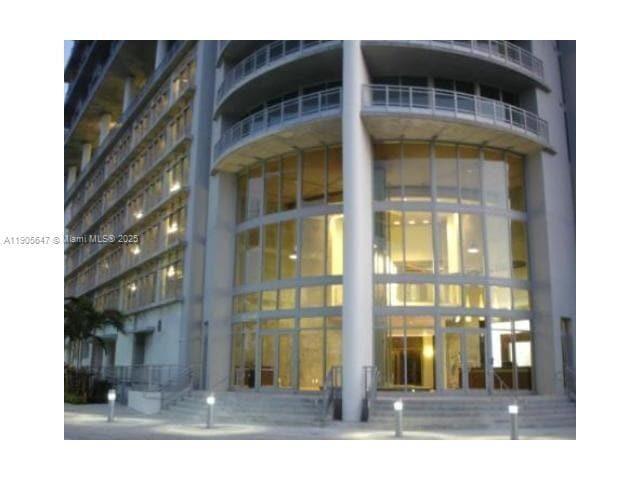 Building Photo - 690 SW 1st Ct Unit PHI-01