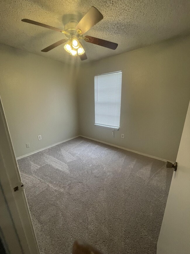 Photo - 929 NW Summercrest Blvd