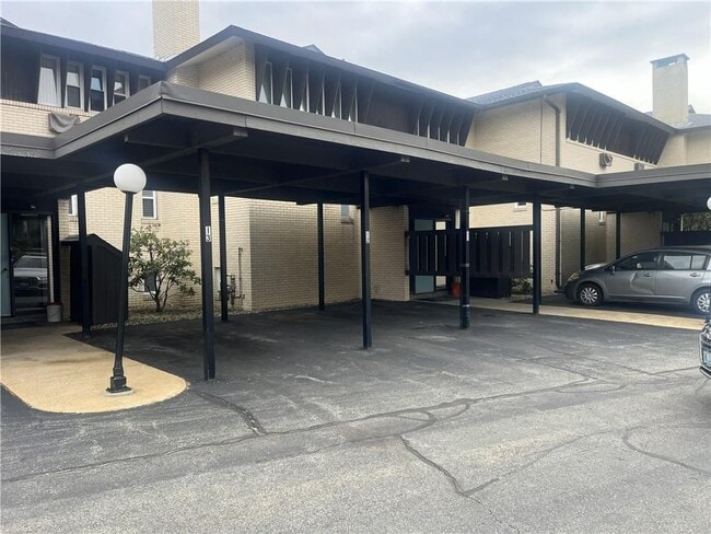 Photo - 400 Narragansett Pkwy