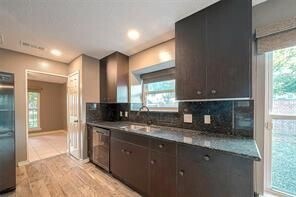 Photo - 2122 Courtshire Ln