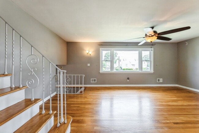 Bergenfield NJ Split Level Spacious Single Family home