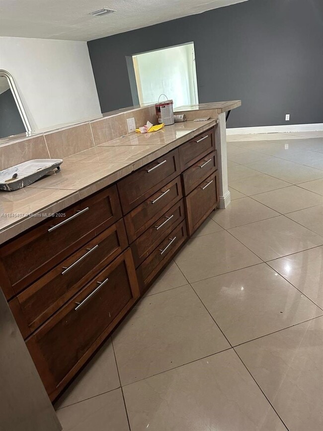 Photo - 305 SW 7th St