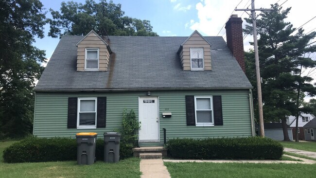 Building Photo - 5 Bedroom Available August 2026;  Monthly ... Rental