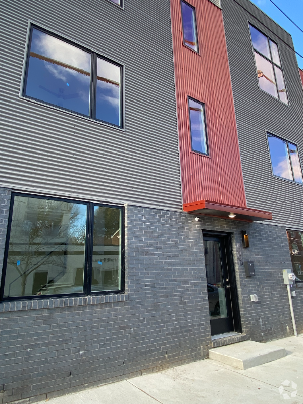 Building Photo - 3404 Conrad St Rental