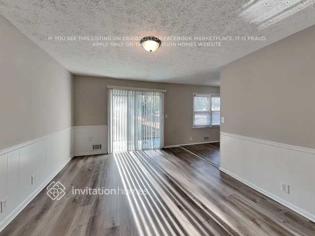 Photo - 1948 Englewood Way SW