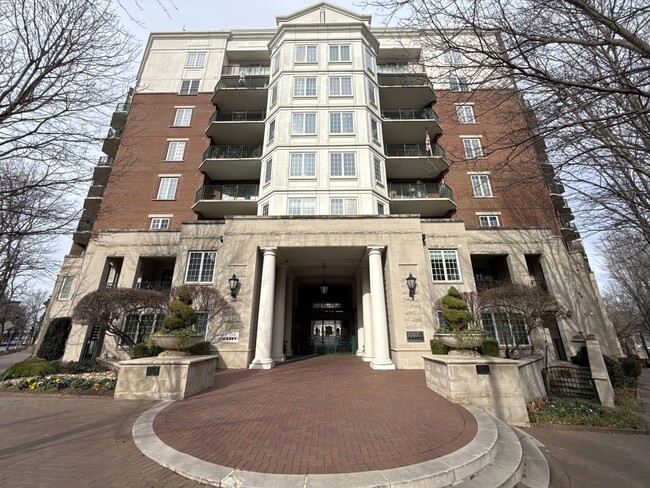 Building Photo - Fifth & Poplar - T.R. Lawing Realty Property