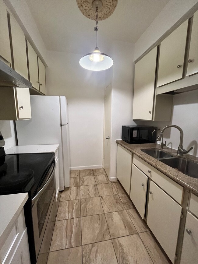 Building Photo - 10047 Westpark Dr Unit 77