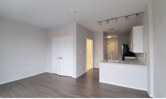 Building Photo - 209 S Halsted St