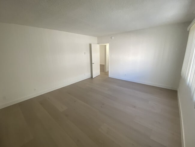 #305 - 1025 S Holt Ave