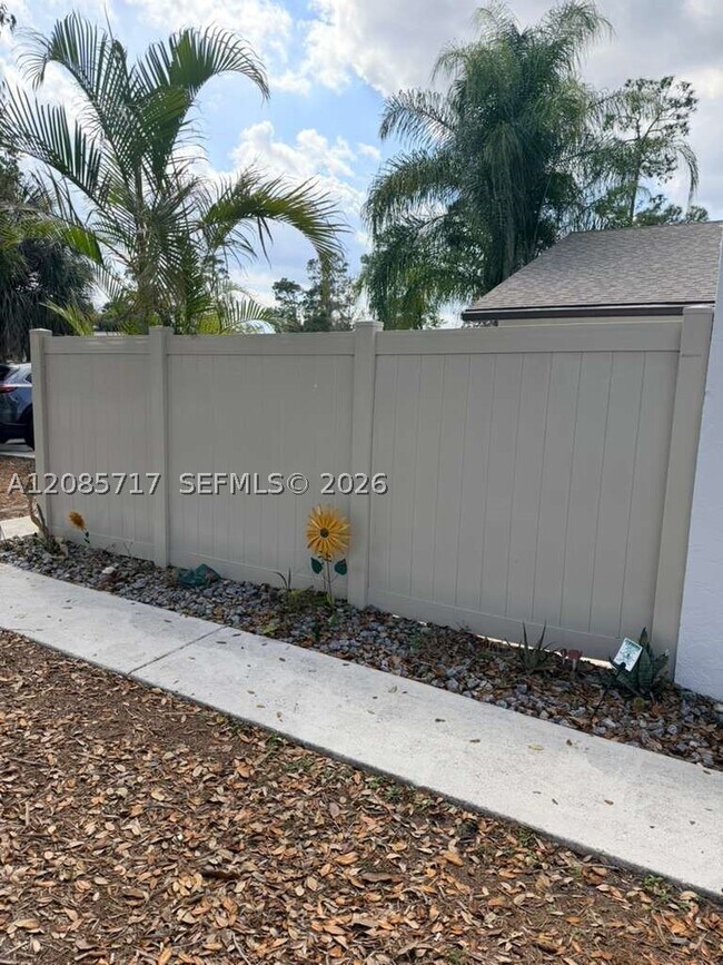 1350 Periwinkle Pl