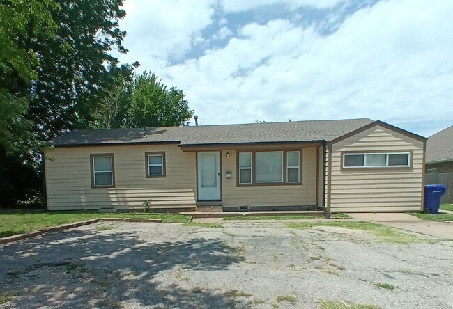 Building Photo - Freshened up ready for new tenants! Section 8 approved