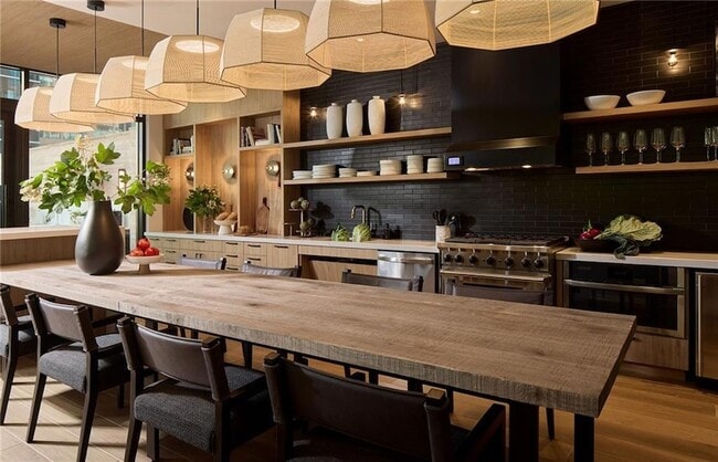 Photo - 1081 Juniper St NE