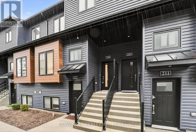 Photo - 781 Clare Ave