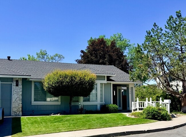 Building Photo - Beautiful Northwest Reno Home with Stunning Mountain Views