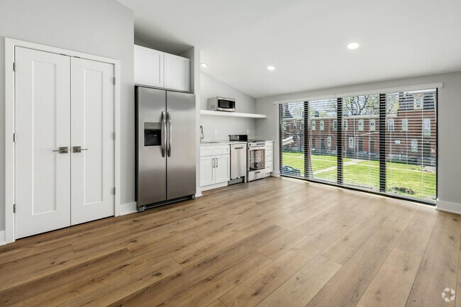 Building Photo - 1661 Franklin Park S Rental