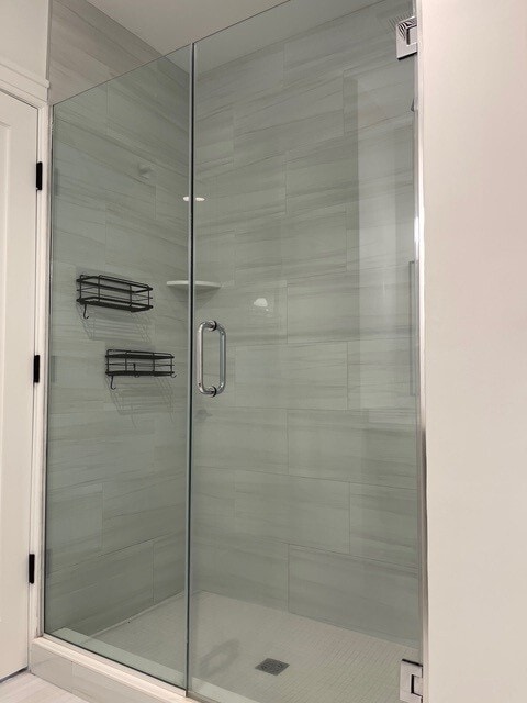 Frameless Shower Bath