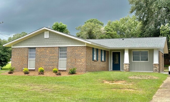 Building Photo - Newly renovated, 1 block from Troy U campus Rental