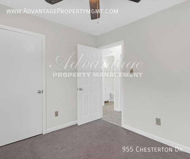 Photo - 955 Chesterton Dr