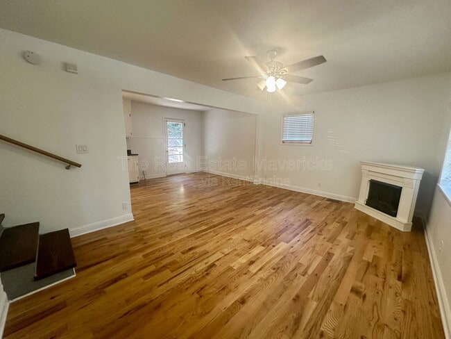 Photo - 1763 Whiteoak Rd