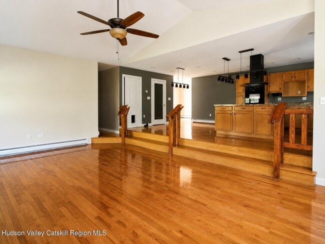 Photo - 124 Blue Mountain Rd