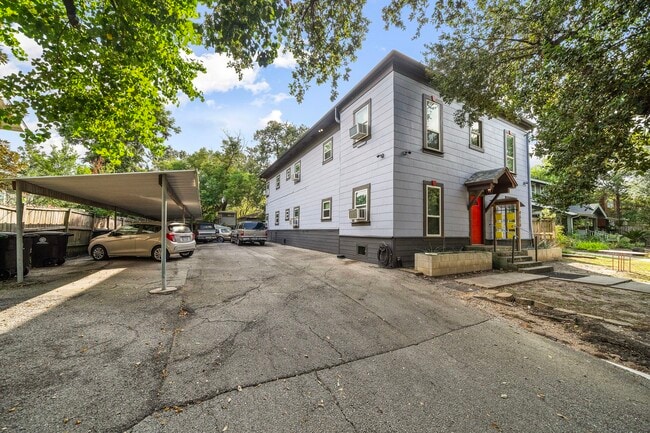 Photo - 4618 McKinney St Unit 2