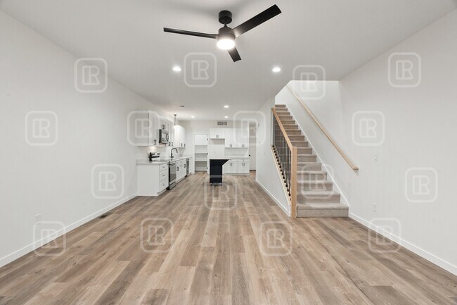 Photo - 715 E Lacrosse Ave