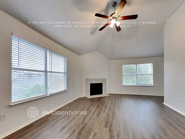 Photo - 2107 Camelot Dr