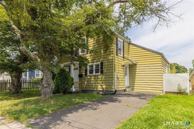 Photo - 480 Ezra St
