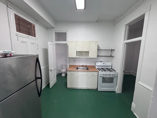 Photo - 1905 W Division St Unit 2 Rear