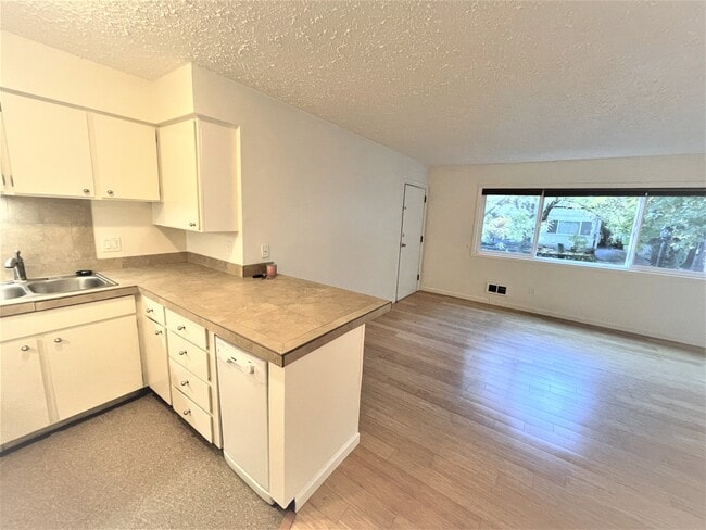 Photo - 1427 NE Hancock St Unit 4