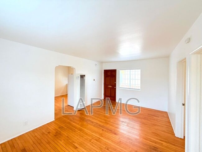 Photo - 637 Rose Ave