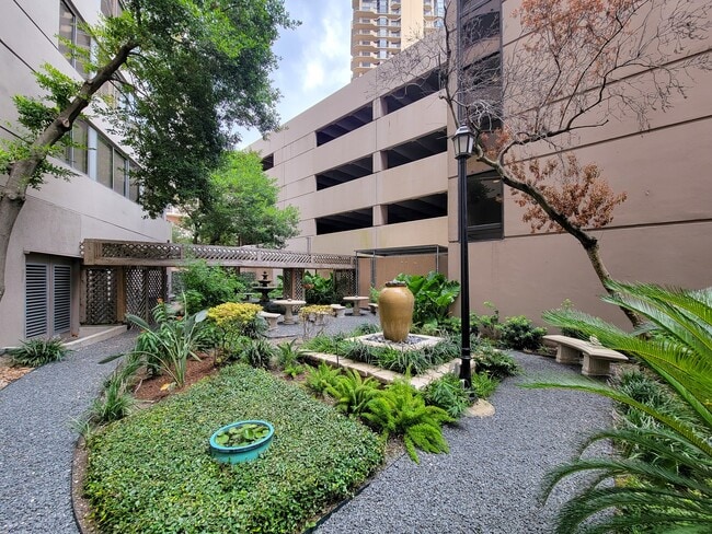 3525 Sage Rd Unit 303