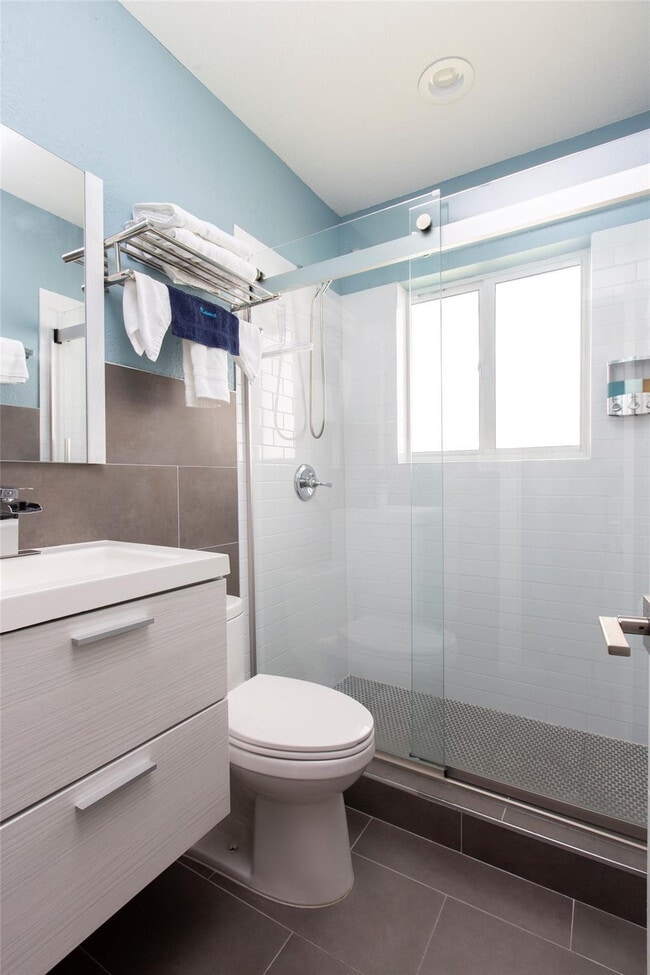 Building Photo - 3217 NE 9th St Unit 5