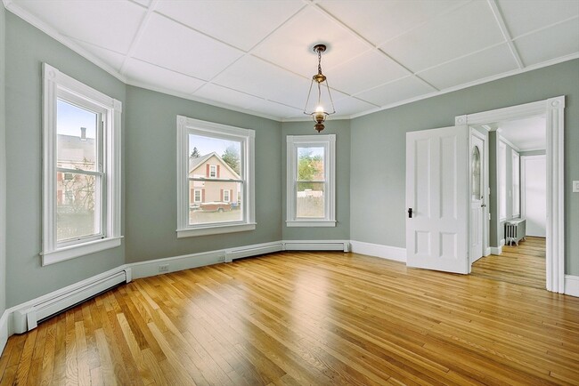 Photo - 2154 Main St