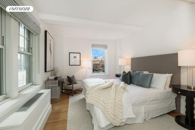 Photo - 27 W 72nd St