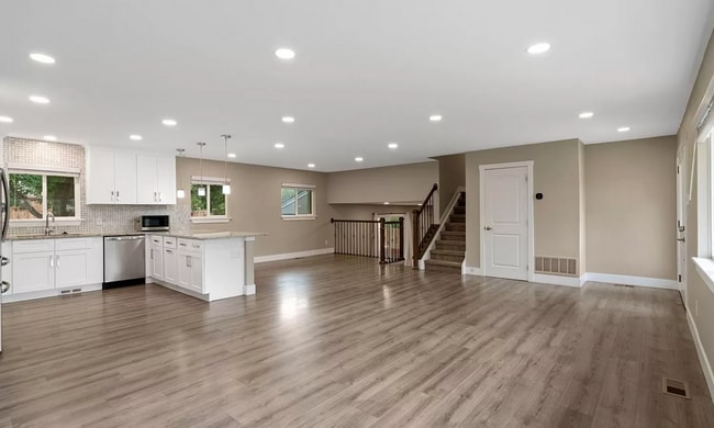 Photo - Modern 5 bed, 3.5 bath home in Lakewood!