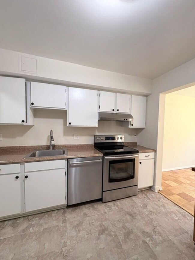 Photo - Large 2BR/1BA condo in gated community. Walking distance to Metro.
