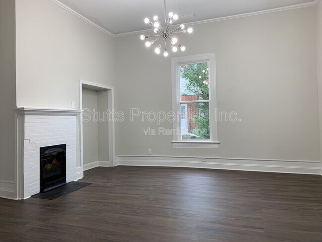 Photo - 406 W 6th St