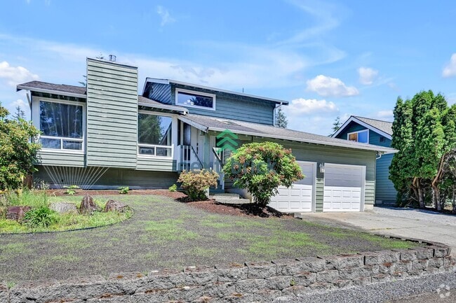 Building Photo - 3 Bed 2 Bath Single-family Home is availab...