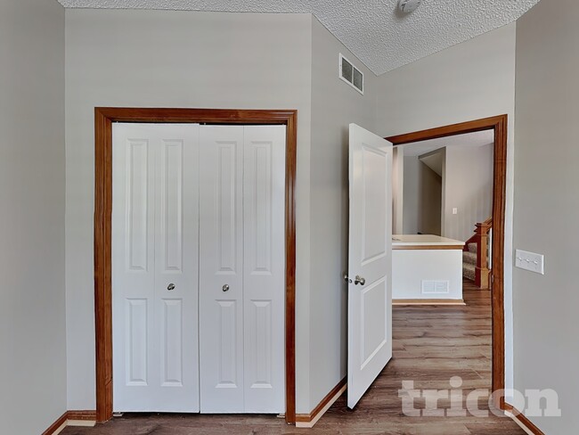 Photo - 7712 Lachman Ave NE